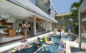4BR Villa Minggu - Minggu Villas Seminyak